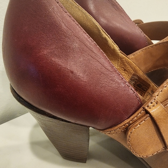 Fossil, size 8 leather 3" beautiful high heel with strap sand unique heel shape. - Picture 8 of 16